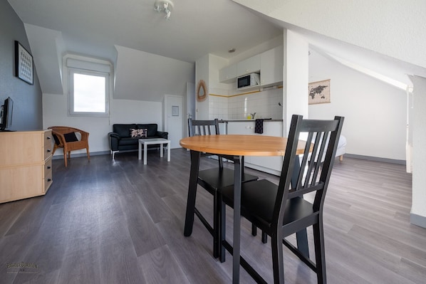 A modern apartment with a dining area, a kitchen, a living room, and a staircase. - Appart'Hôtel Mont Saint Michel Résidence Fleurdumont (Beauvoir)
