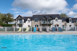 Sæsonbestemt udendørs pool