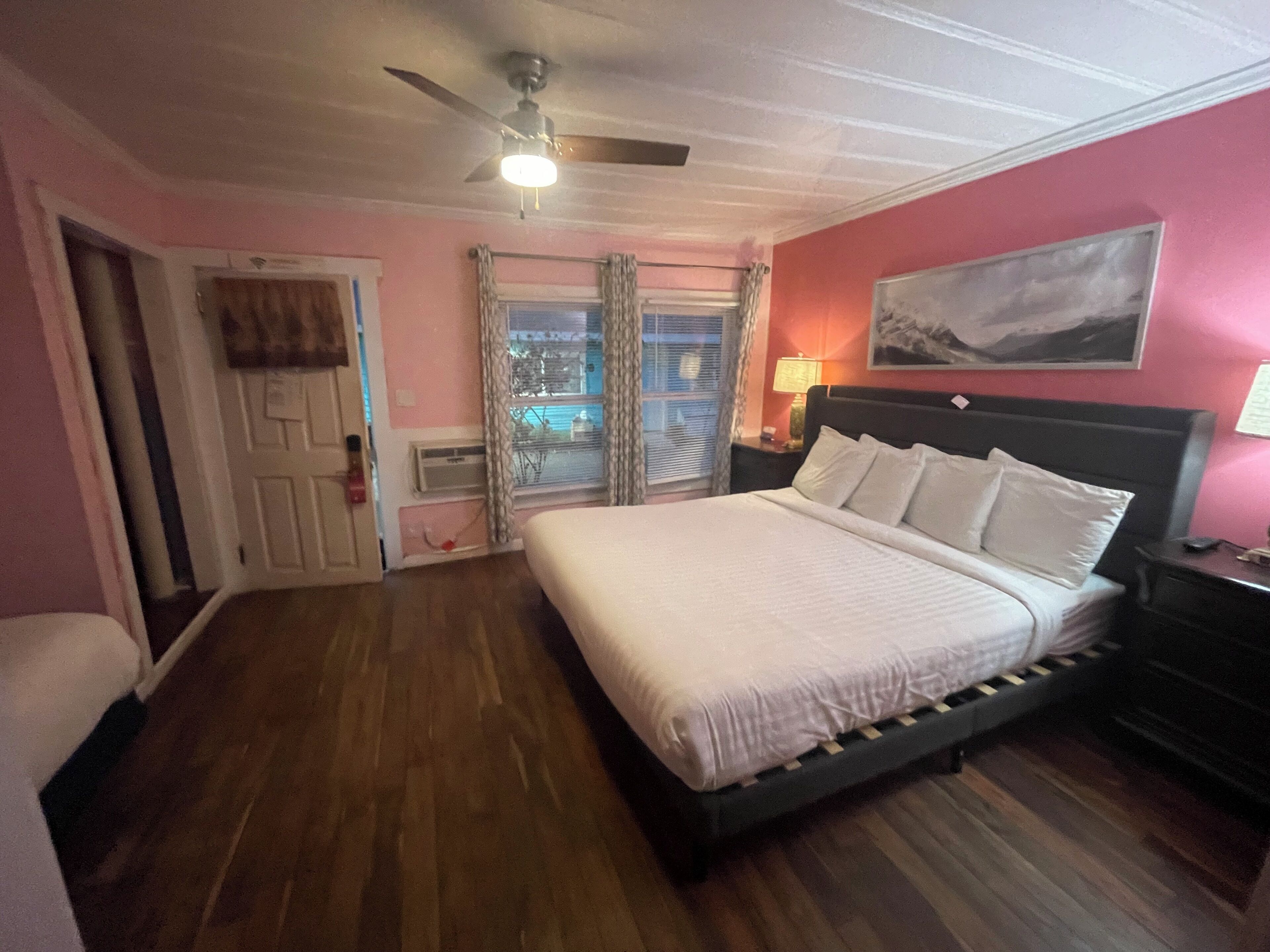 Classic Studio Suite, 1 Queen Bed, Non Smoking (Cottage) | Down duvets, individually decorated, individually furnished