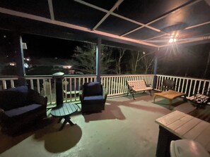 Terrace/patio - Americas Best Value Inn & Suites Royal Carriage (Jamestown)
