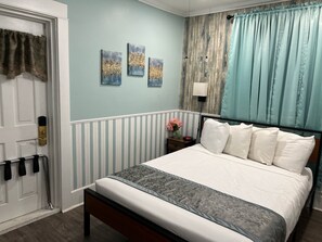 Basic Room, 1 Queen Bed, Non Smoking | Down comforters, individually decorated, individually furnished - Americas Best Value Inn & Suites Royal Carriage (Jamestown)