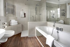 Suite, 1 King Bed, Non Smoking | Bathroom | Combined shower/tub, free toiletries, hair dryer, towels - Ivy Hill Hotel, BW Signature Collection (Ingatestone)