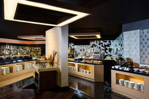 Buffet - Horison Ultima Suite & Residence Rasuna Jakarta (Jakarta)