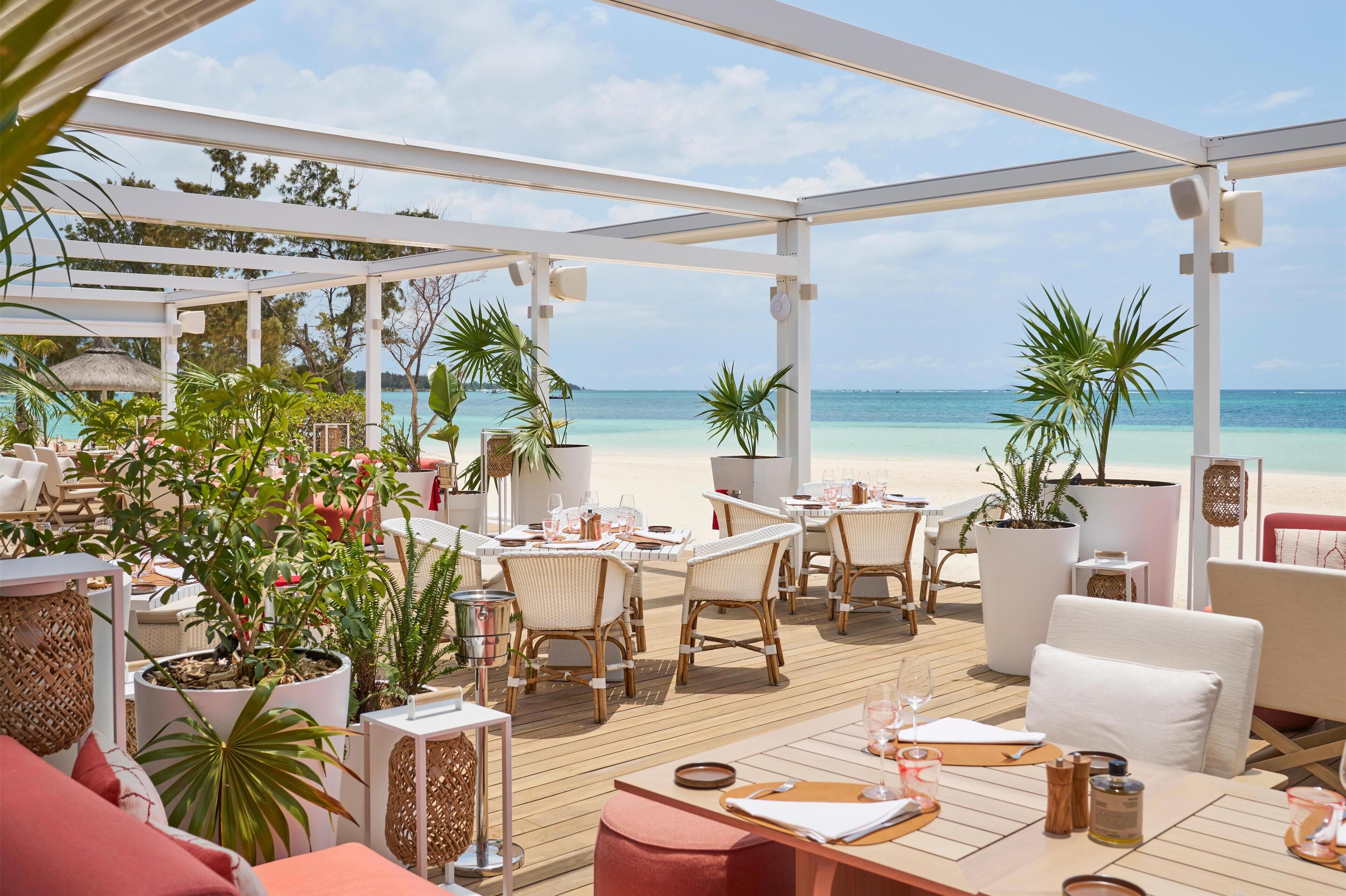 5 restaurants; breakfast, lunch, and dinner served