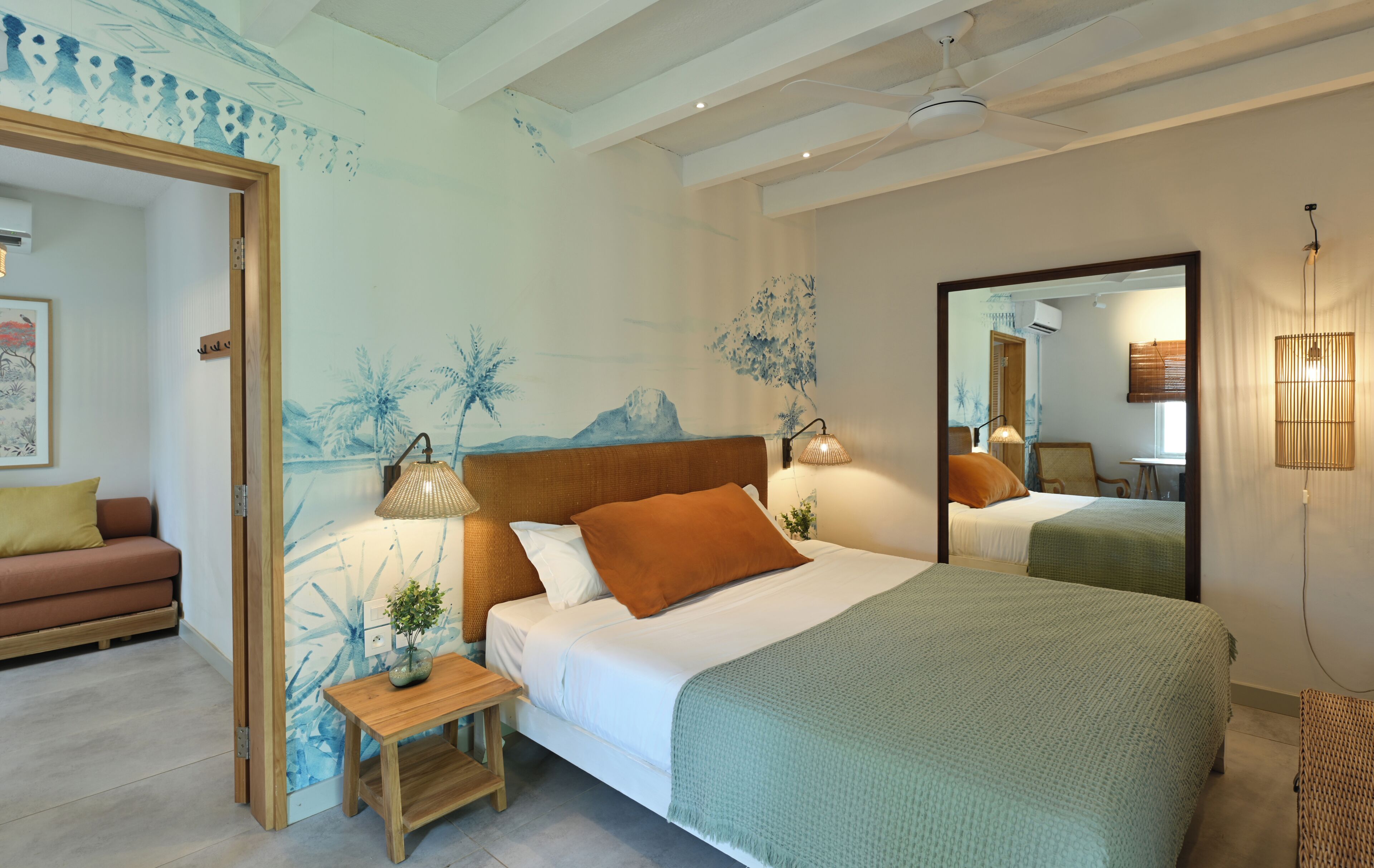 家庭房 (Comfort) | 迷你吧、客房内保险箱、办公桌、笔记本电脑工作区