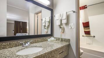 Haartrockner, Handtücher, Seife, Shampoo