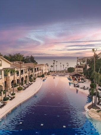 Una piscina techada, 2 piscinas al aire libre, sombrillas. Columbia Beach Resort