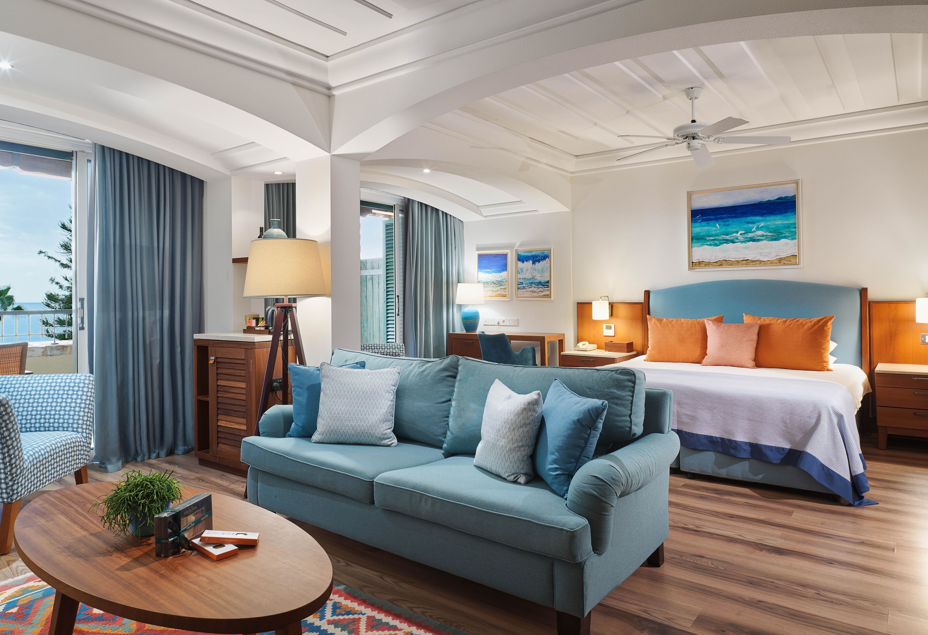 Suite, 1 soverom, sjøutsikt | Sengetøy av topp kvalitet, senger med overmadrass, minibar og skrivebord