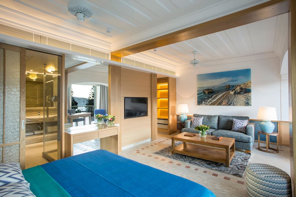 Executive Suite (Inland View) | Premium bedding, pillowtop beds, minibar, desk