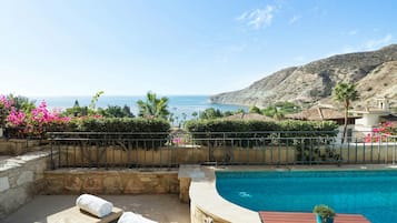 Executive Suite (Eagles Nest Plunge Pool) | Premium bedding, pillowtop beds, minibar, desk