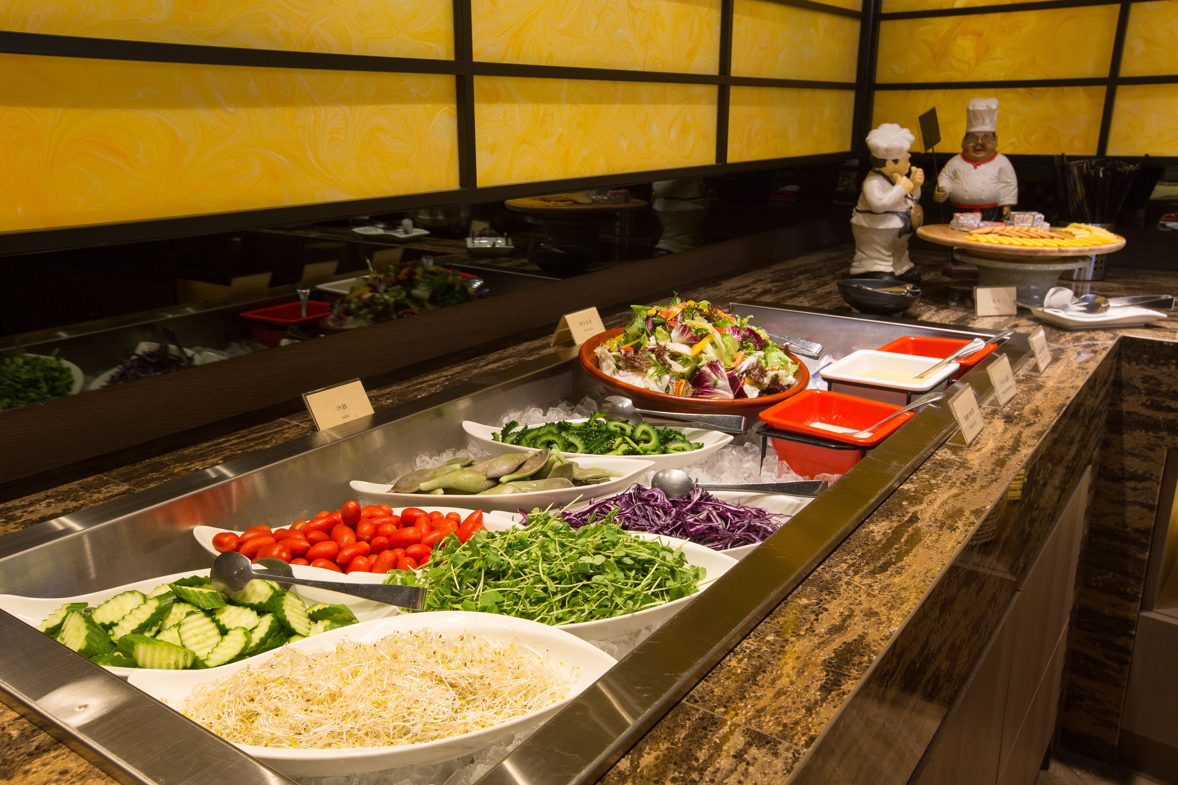 daily buffet breakfast (twd 360 per person)