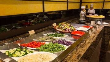 Daily buffet breakfast (TWD 360 per person)
