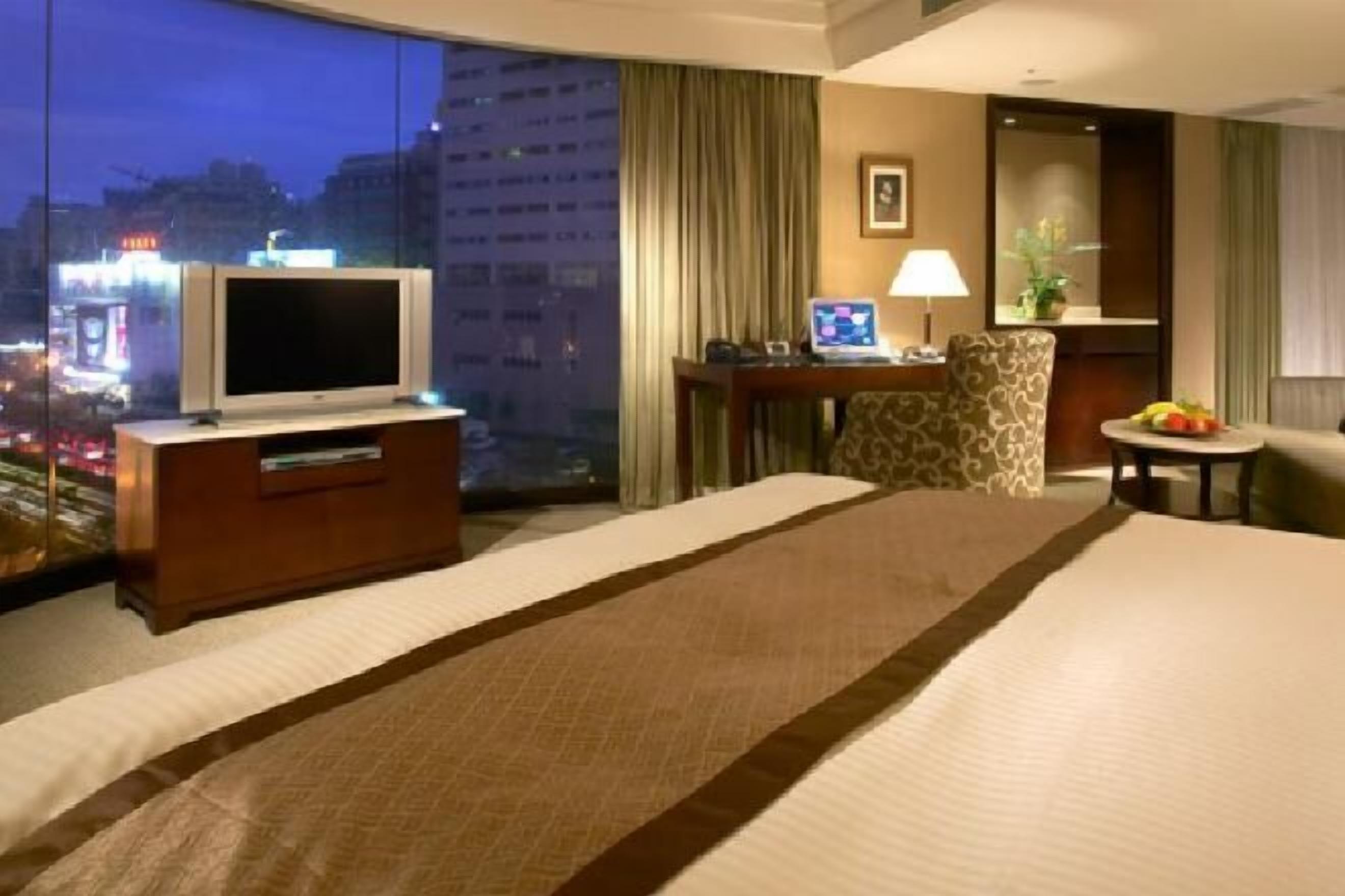 Dundyner, safe på rommet, skrivebord og lydisolert