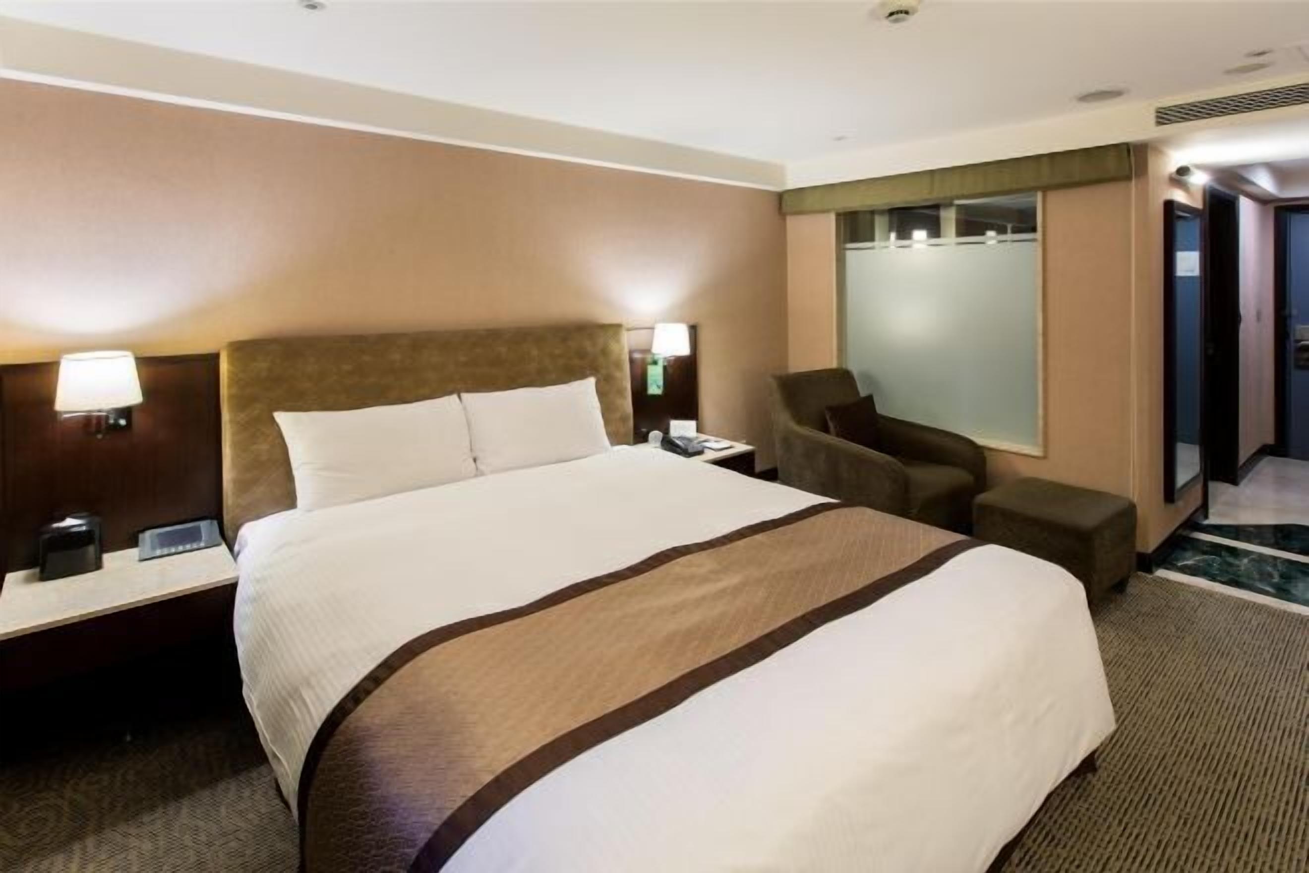 Couette en duvet d'oie, coffres-forts dans les chambres, bureau