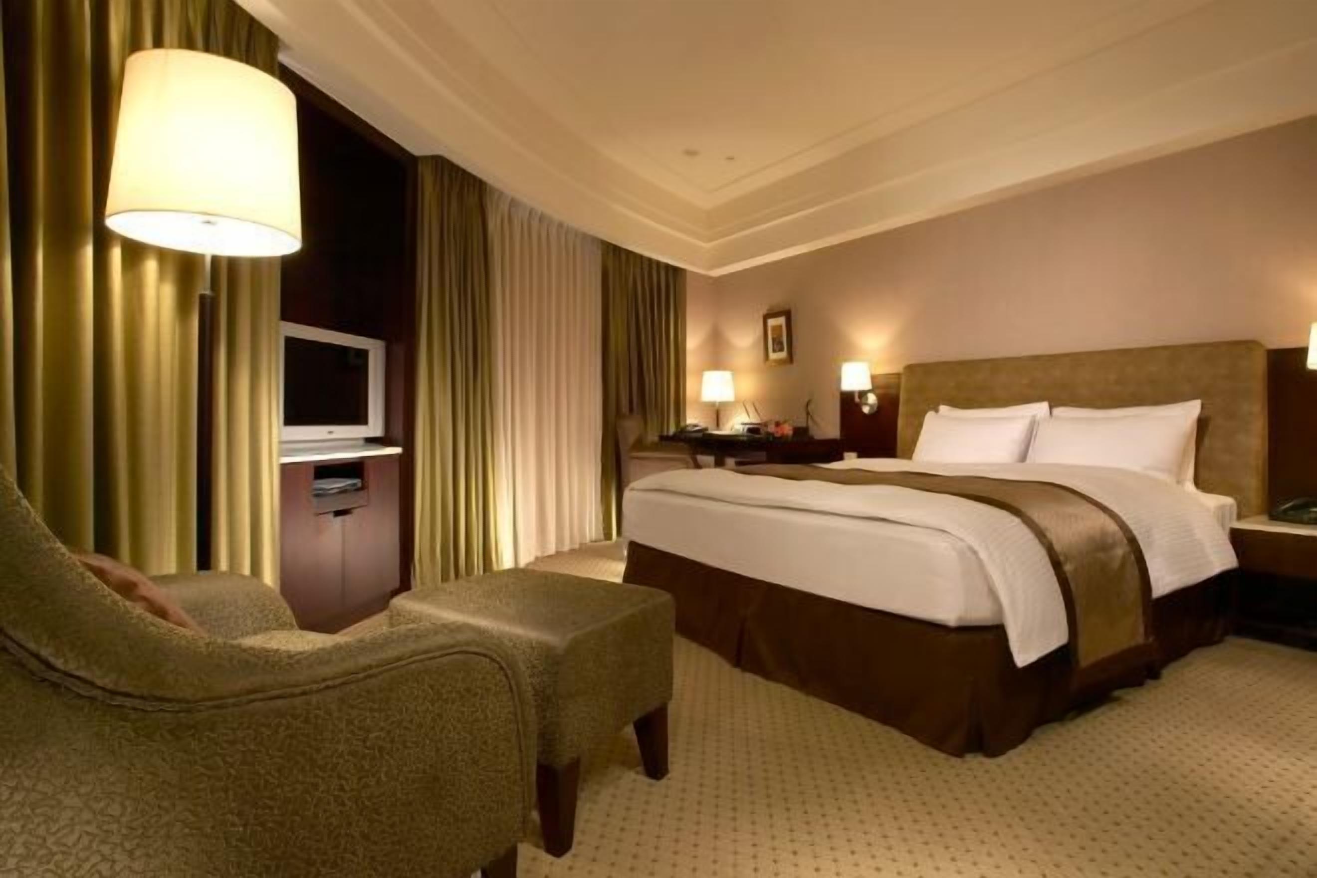 Dundyner, safe på rommet, skrivebord og lydisolert