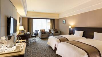 Deluxe-Zweibettzimmer | Daunenbettdecken, Zimmersafe, Schreibtisch, schallisolierte Zimmer