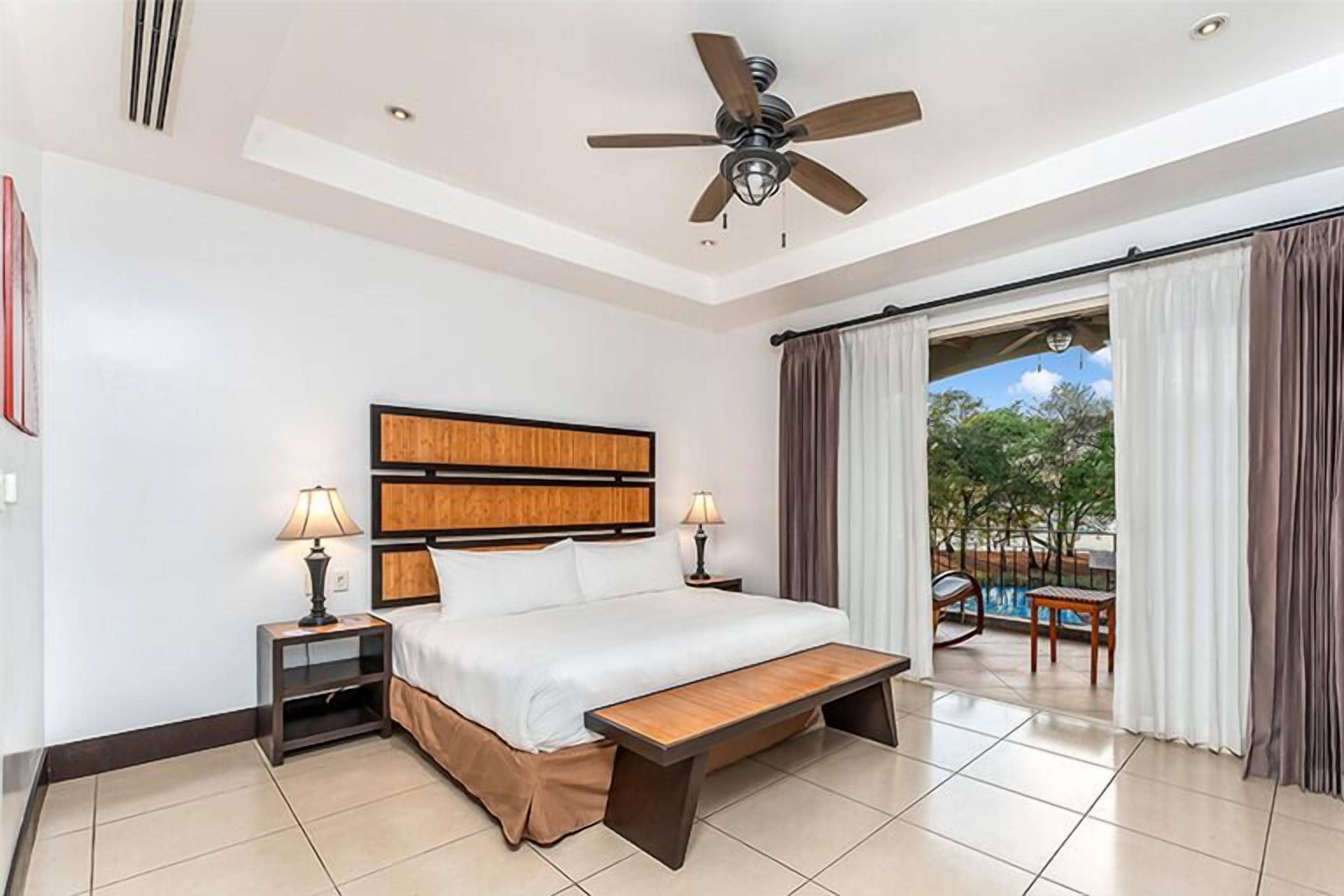 Master Suite | Hochwertige Bettwaren, Daunenbettdecken, Zimmersafe