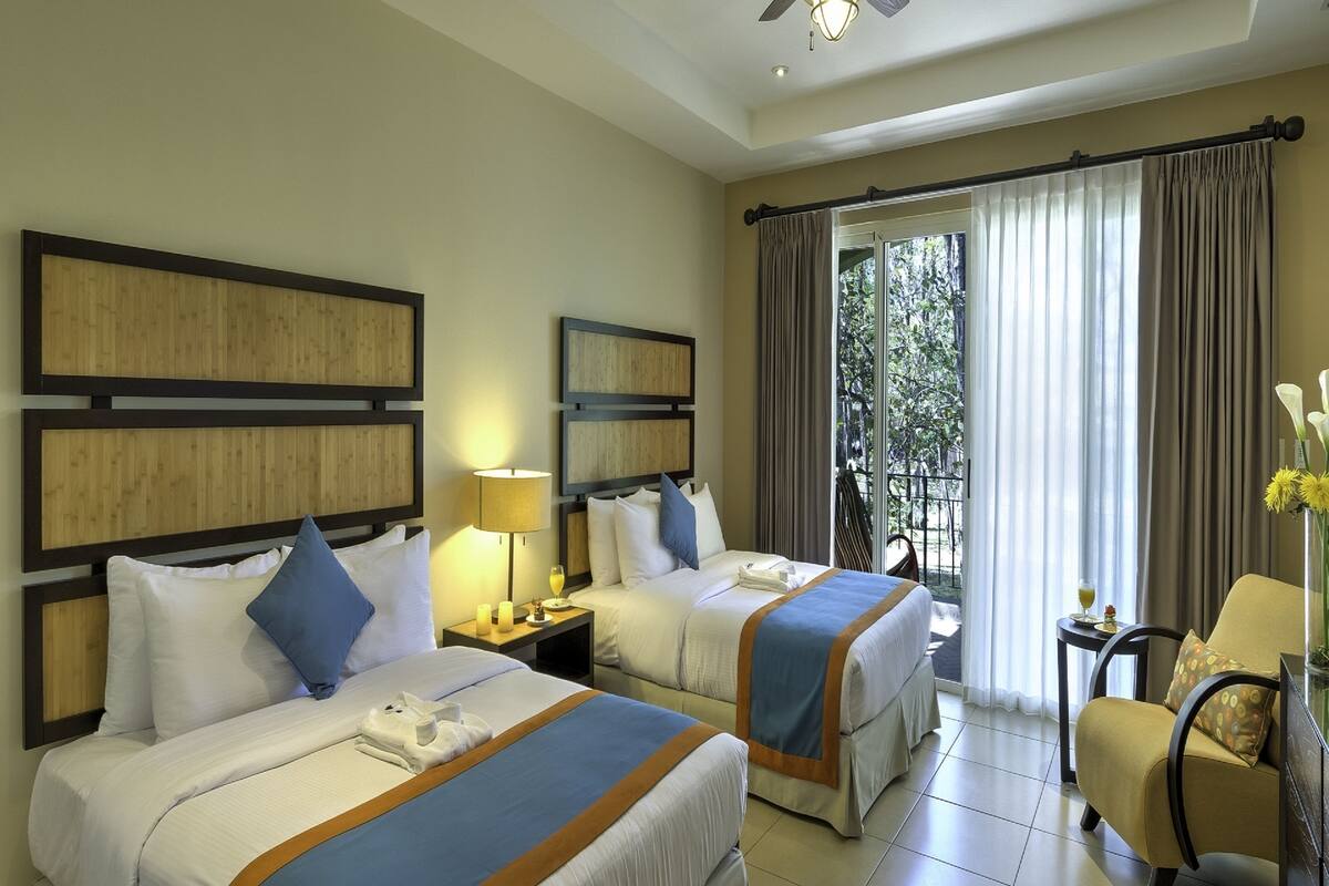 Premium bedding, down comforters, in-room safe, individually decorated