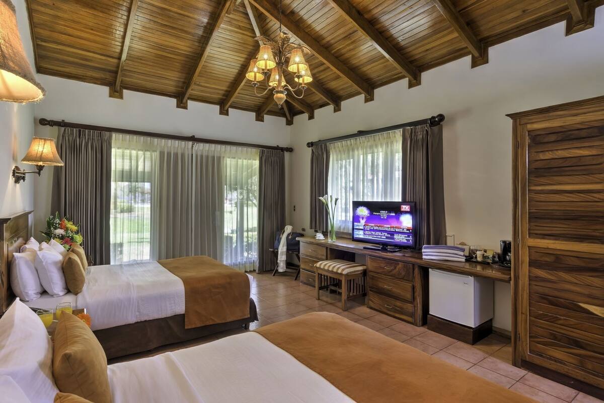 Premium bedding, down comforters, in-room safe, individually decorated