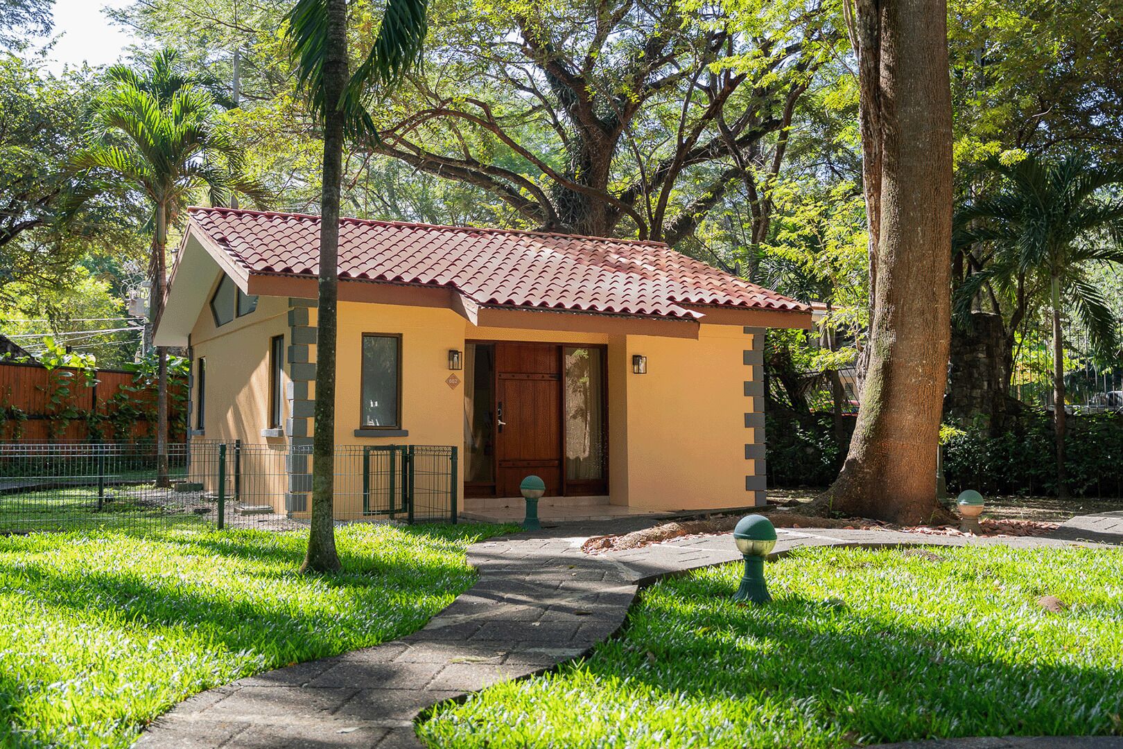 Habitació estàndard | Roba de llit d'alta qualitat, cobrellits i caixa forta a l'habitació 