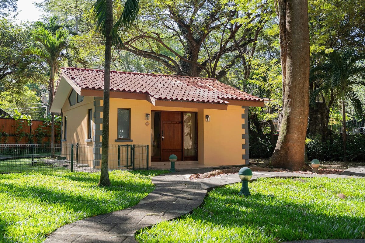 Garden View | Premium bedding, down comforters, in-room safe, individually decorated