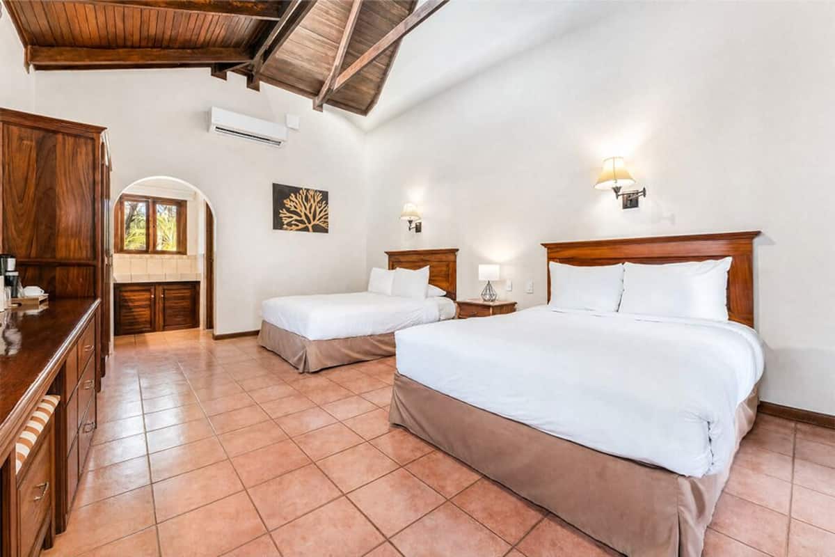 Ocean View | Bộ đồ giường cao cấp, chăn bông, nệm Tempur-Pedic 