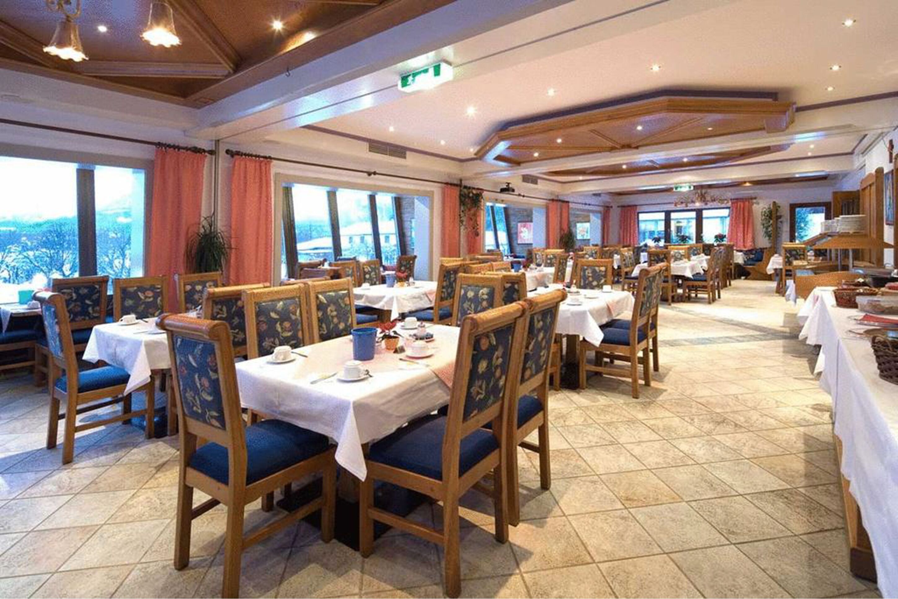 lunch and dinner served