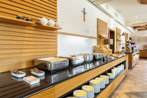 每日供應當地菜式早餐 (每人 EUR9.9)