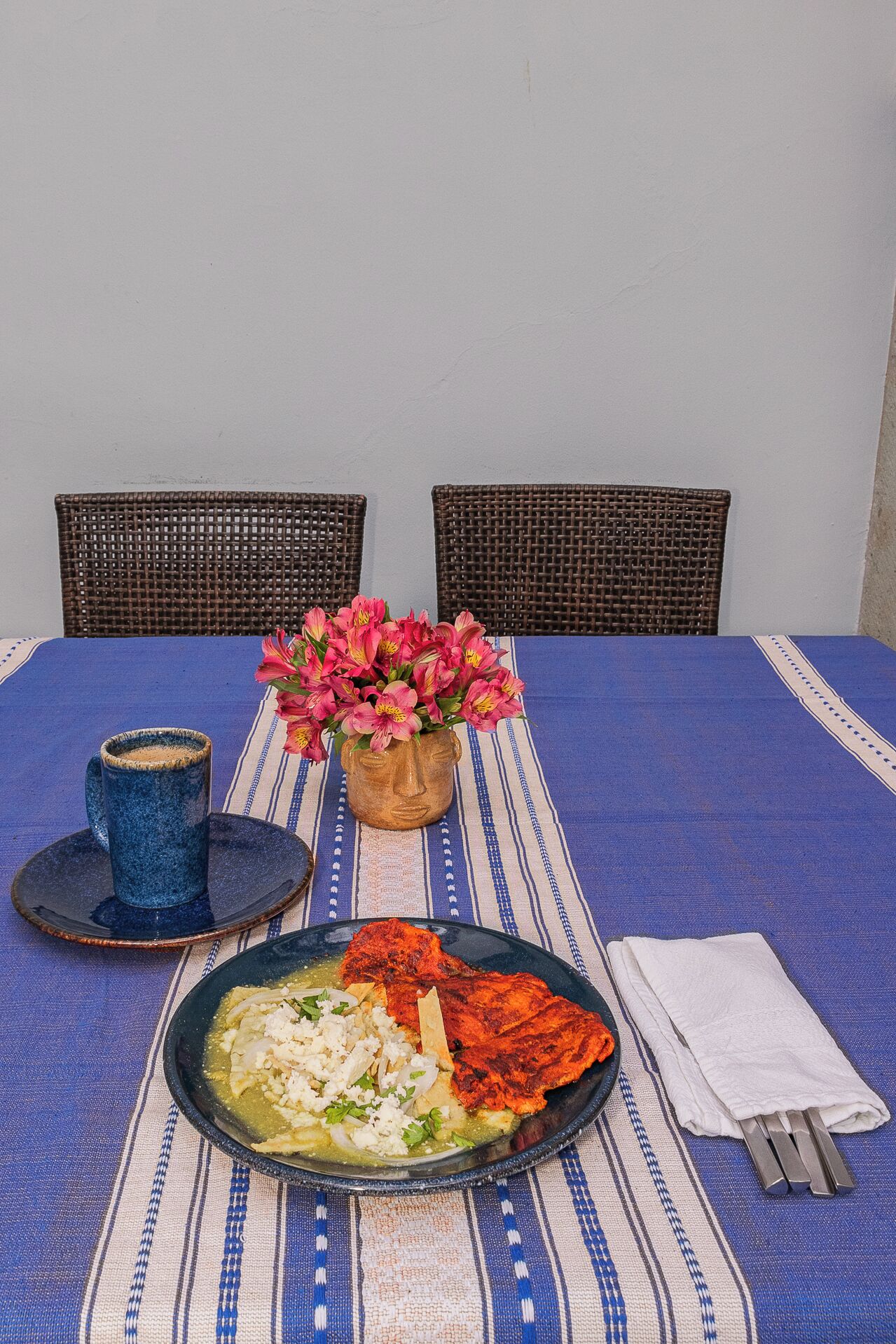daily cooked-to-order breakfast (mxn 280 per person)