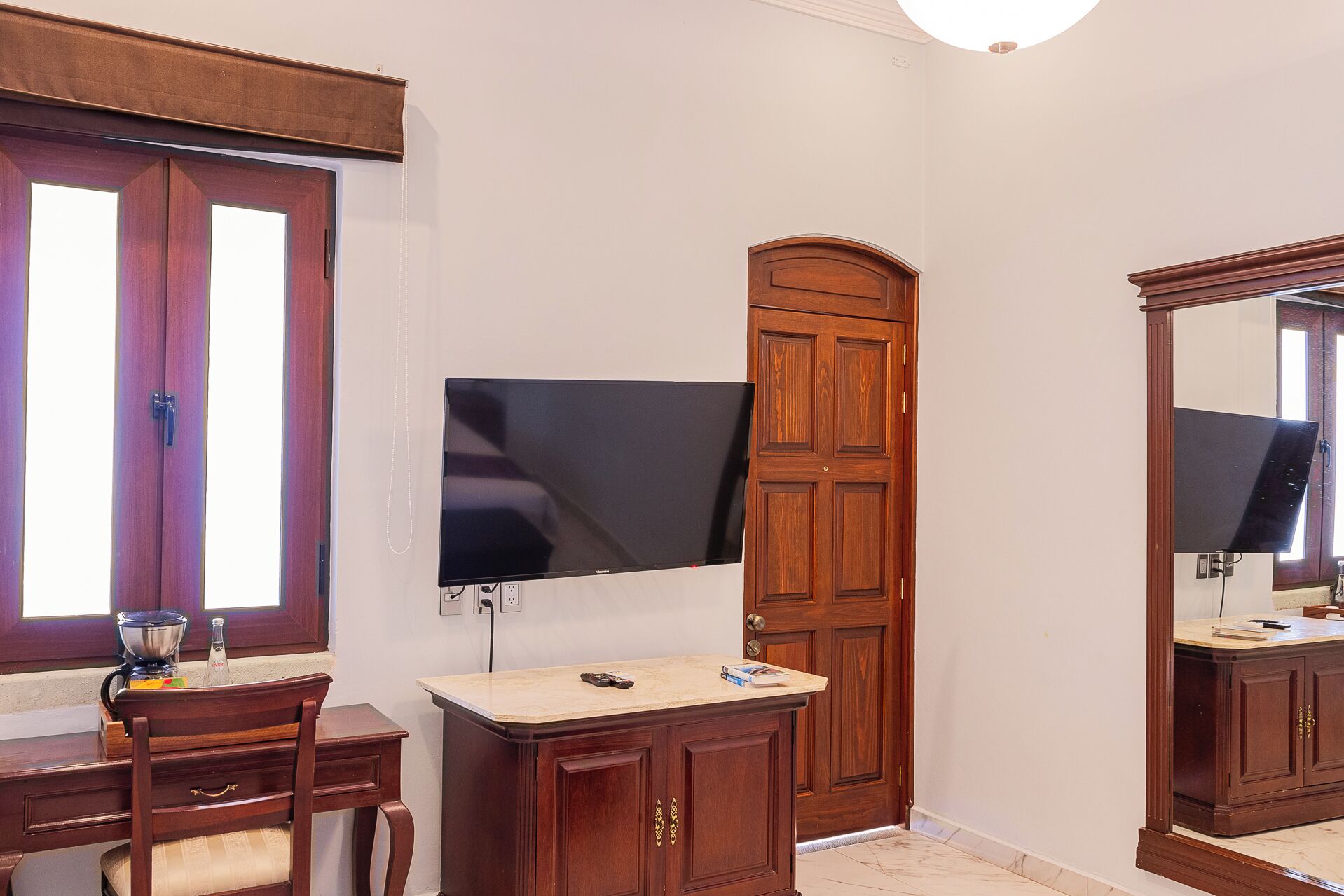 standard room, 1 king bed | 1 bedroom, pillow-top beds, in-room safe, soundproofing