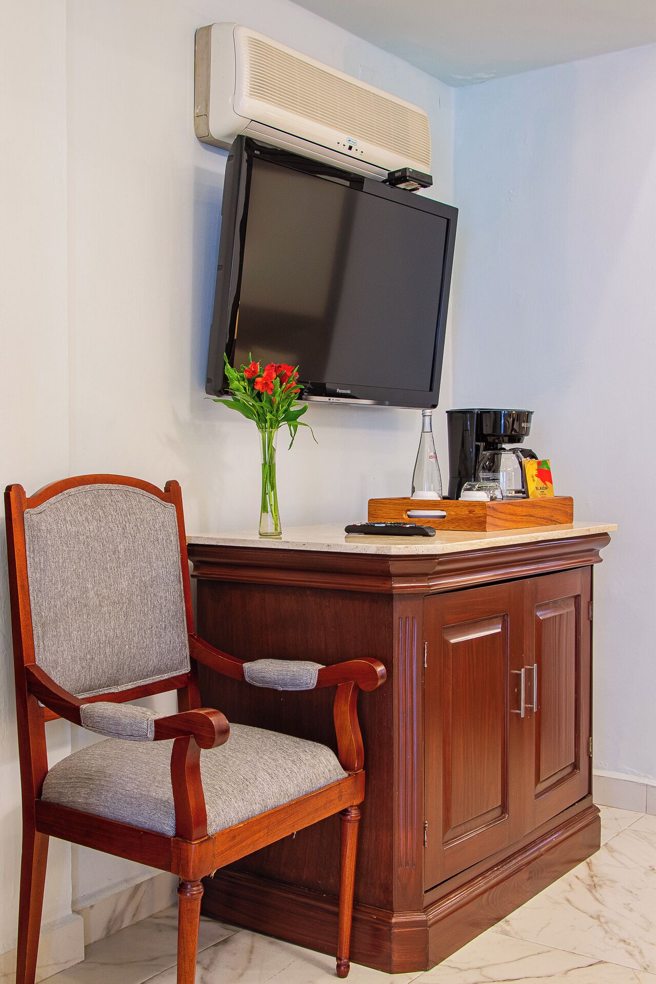 standard double room, 2 double beds | 1 bedroom, pillow-top beds, in-room safe, soundproofing