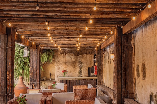 Poolside bar