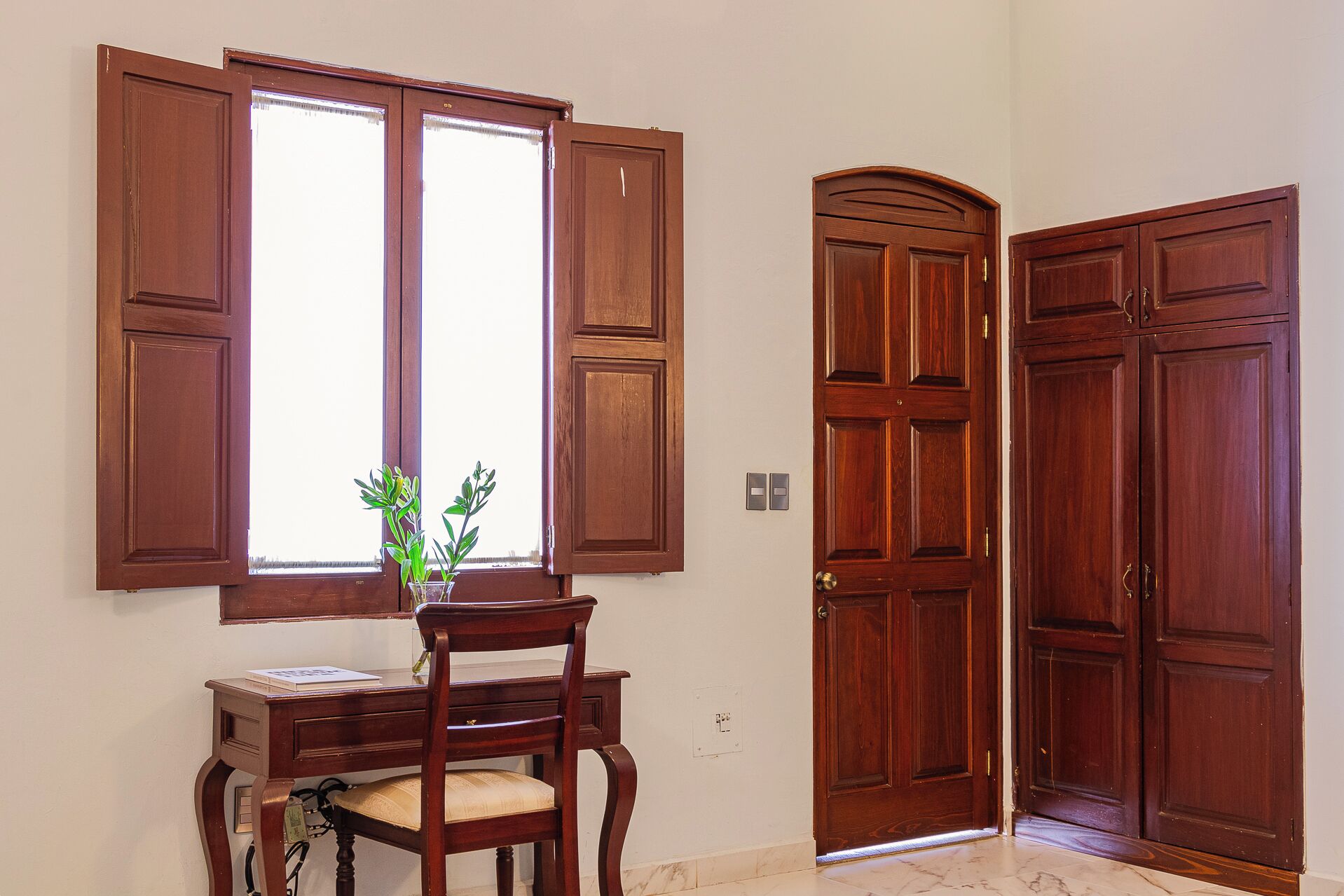 junior suite | 1 bedroom, pillow-top beds, in-room safe, soundproofing