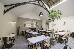 Daily continental breakfast (EUR 12 per person)