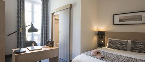 Habitación doble | Camas con pillow-top, minibar y caja de seguridad en la habitación