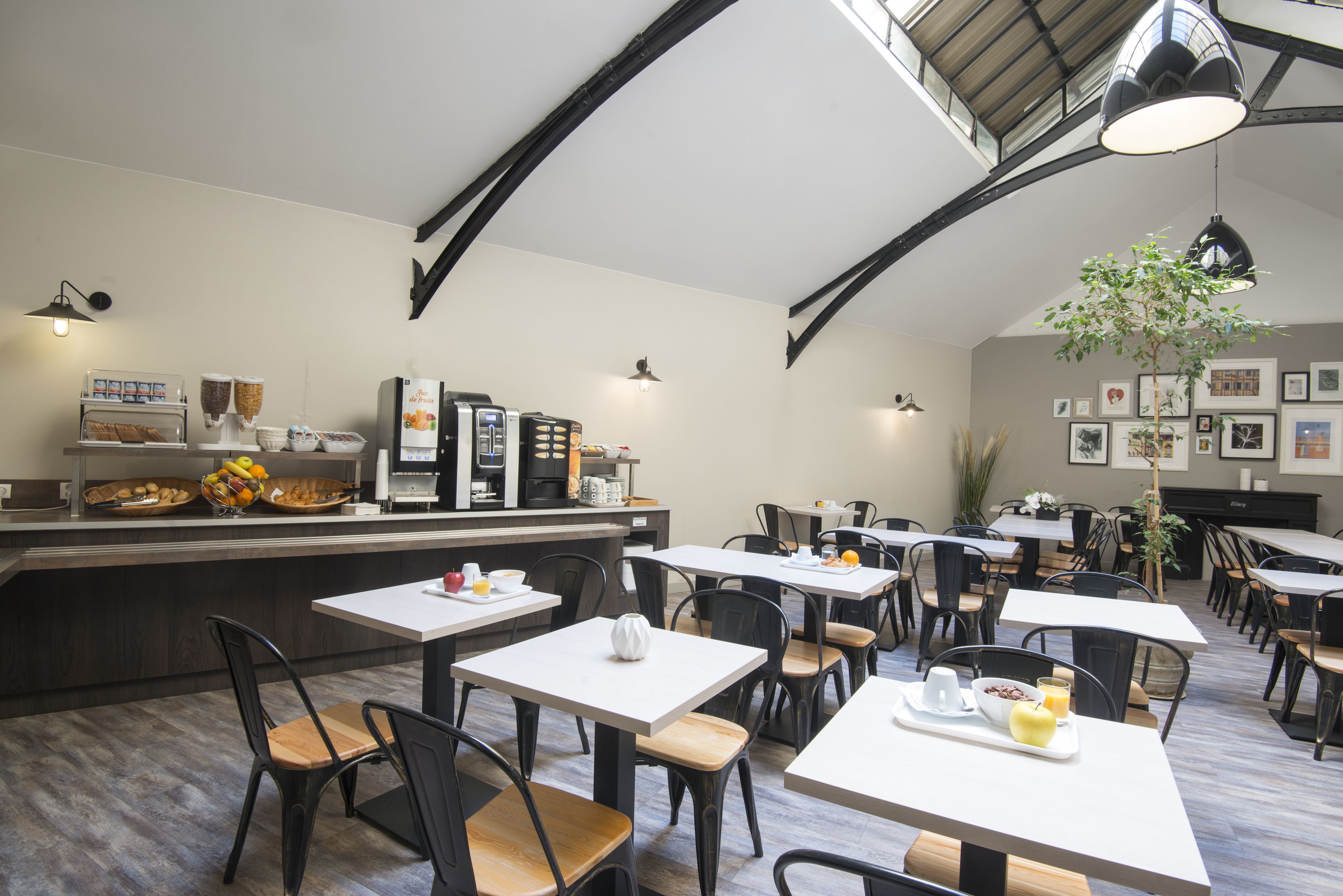 daily continental breakfast (eur 12 per person)