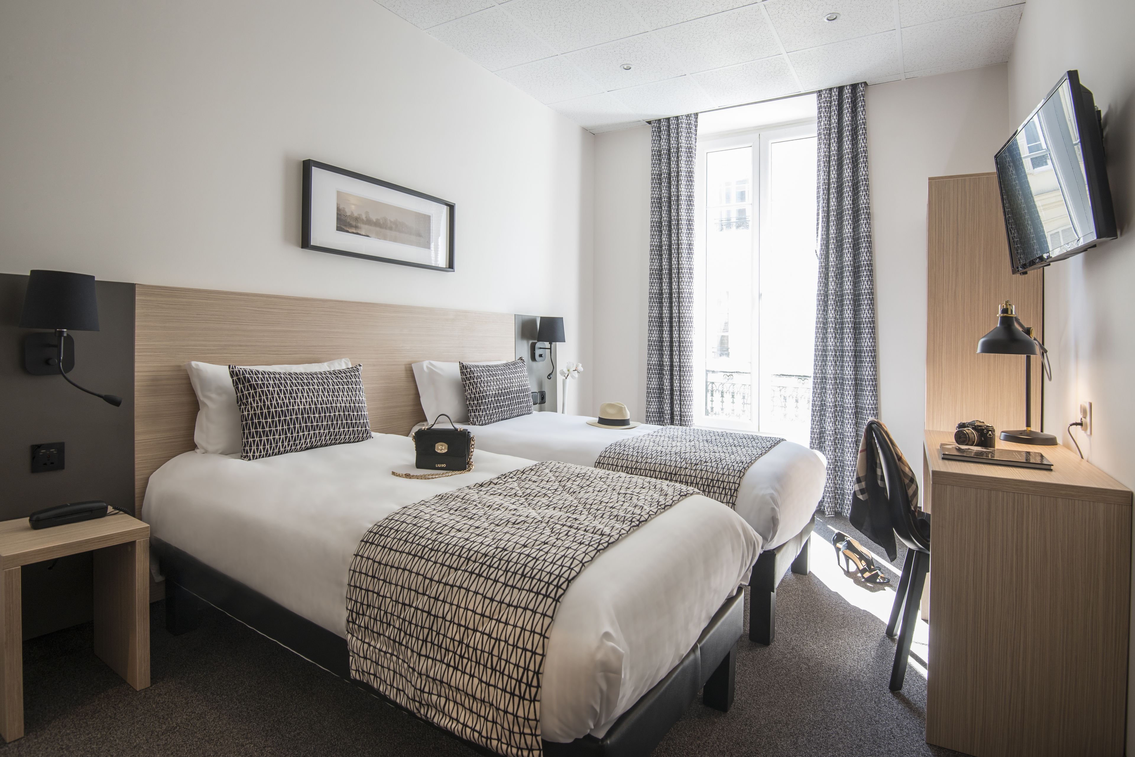 twin room, 2 single beds | pillow-top beds, minibar, in-room safe, desk