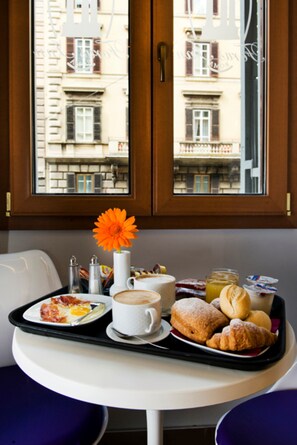 Daily continental breakfast (EUR 7.5 per person)