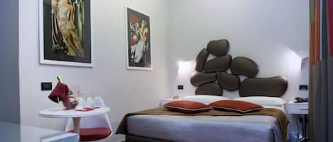 Double Room | Minibar, in-room safe, desk, blackout drapes