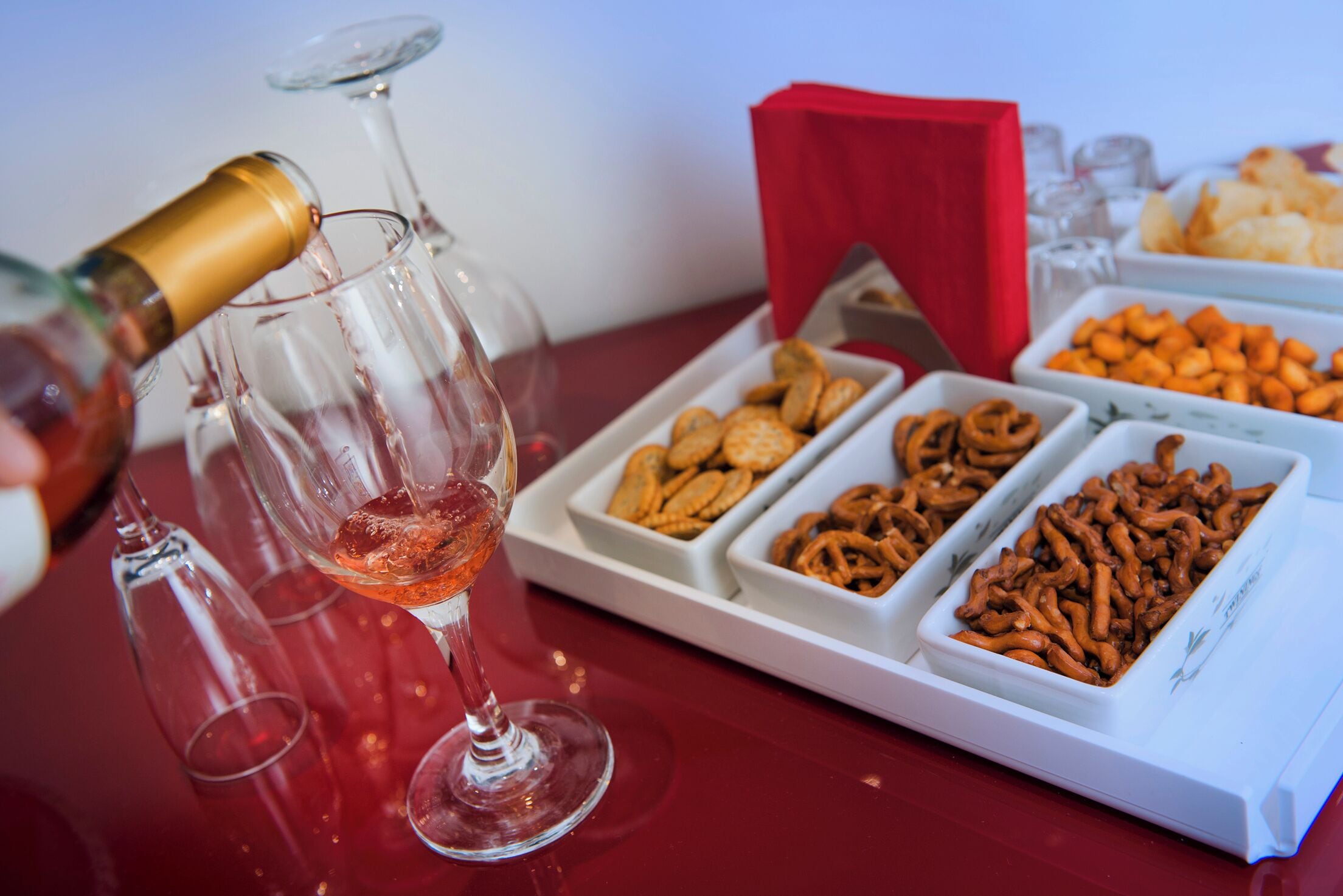 TV 32-inch có truyền hình vệ tinh, các kênh phim phải trả tiền 