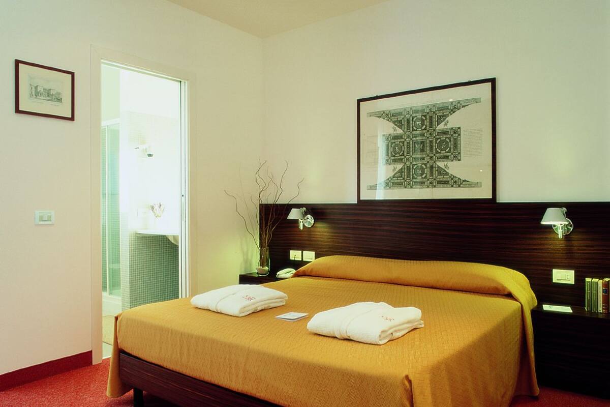 Habitación Confort con 1 cama doble o 2 individuales | Caja fuerte, escritorio, wifi gratis