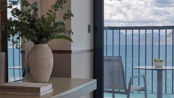 Superior Room, Sea View | Minibar, in-room safe, desk, soundproofing