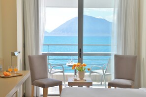 Superior Room, Sea View | Minibar, in-room safe, desk, soundproofing