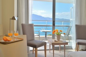 Superior Room, Sea View | Minibar, in-room safe, desk, soundproofing