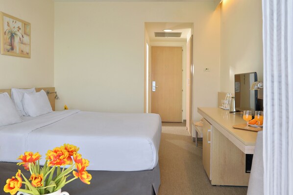 Standard Double Room, Sea View | Minibar, in-room safe, desk, soundproofing - Airotel Achaia Beach (Patras)