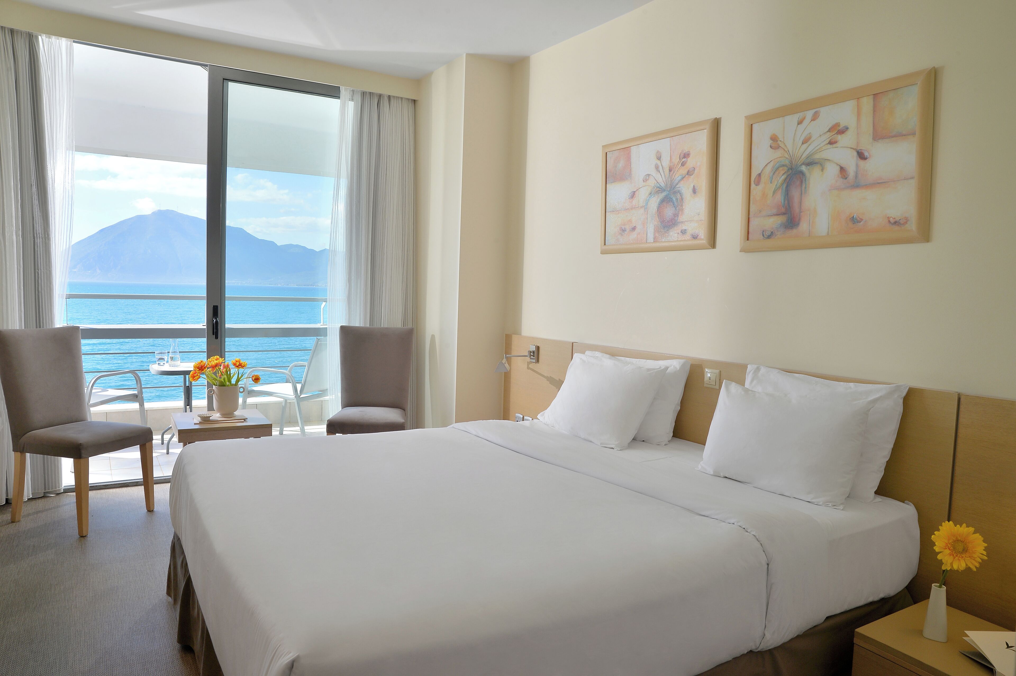 Superior Room, Sea View | Minibar, in-room safe, desk, soundproofing