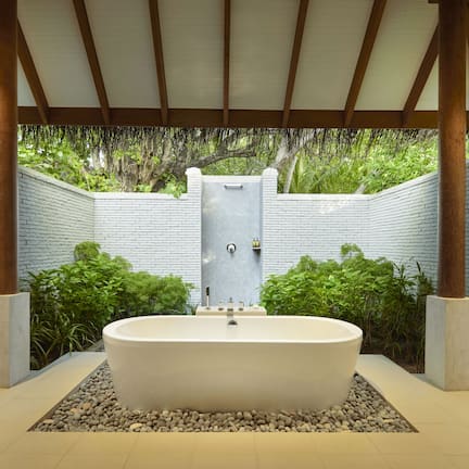 Deluxe Beach Villa | Bathroom | Separate tub and shower, deep soaking tub, free toiletries, hair dryer