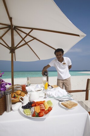 3 restaurants, breakfast served, local and international cuisine