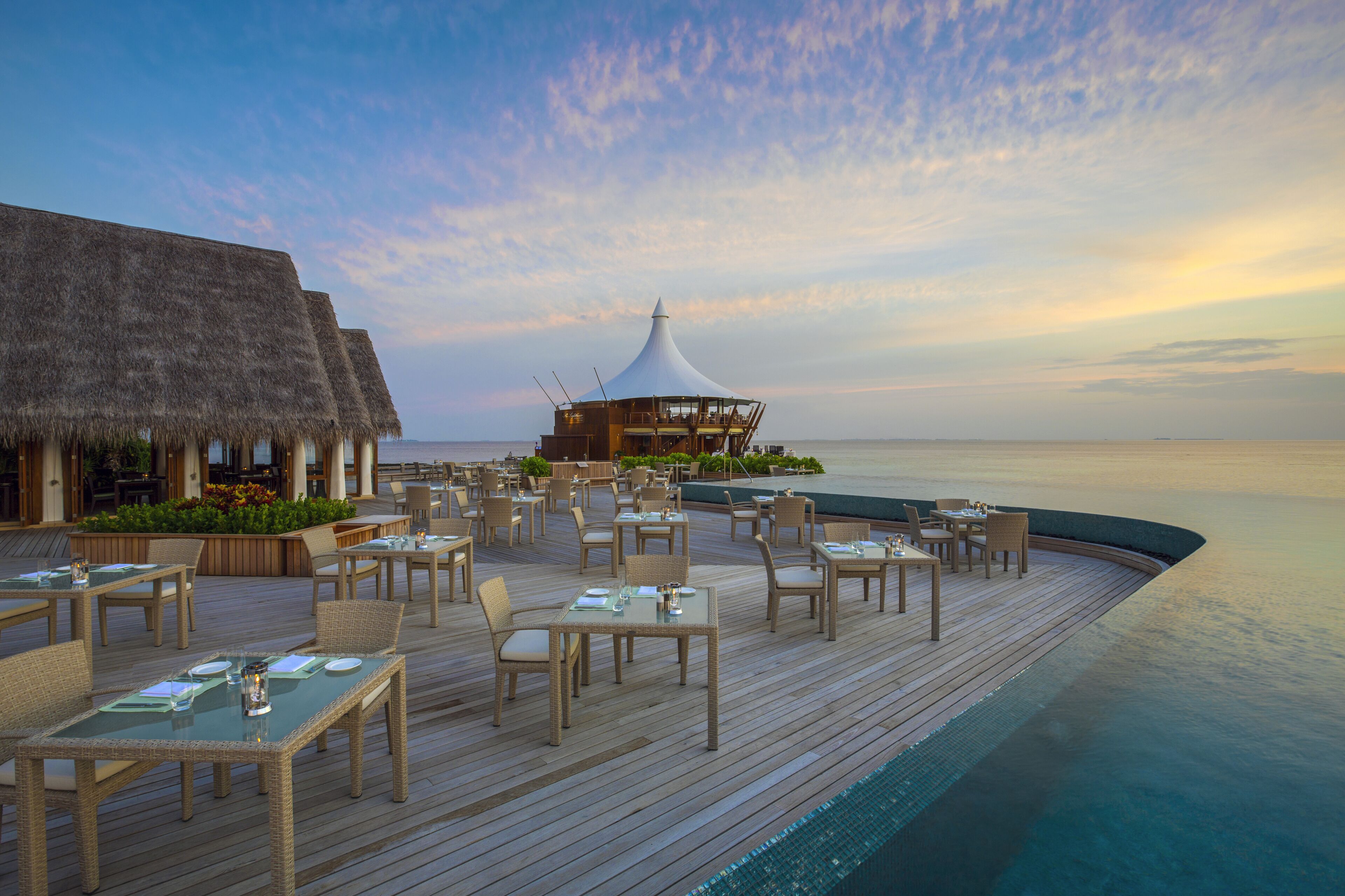 3 restaurants; breakfast, lunch and dinner served 