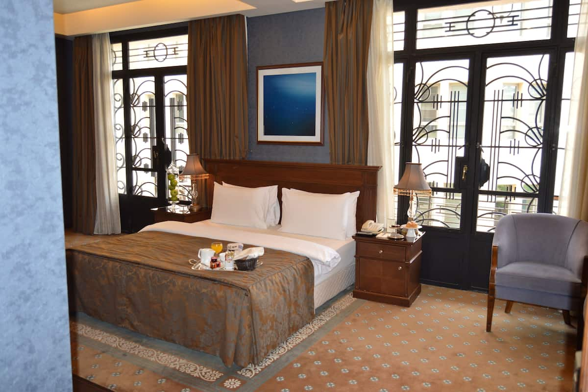  Deluxe Grand Room  | Pillow-top beds, minibar, in-room safe, desk